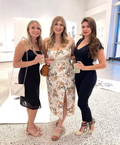 Girls love to admire fine art  by eazyknight