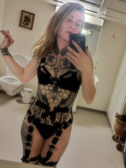 Hope you like my bodysuit  by Solunasun