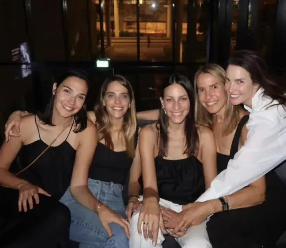 Milfs night out by agent_zero43