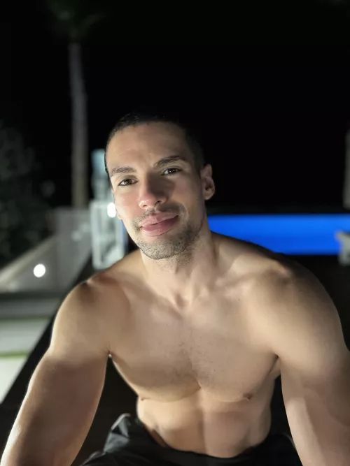 pool at night by pedromoyya