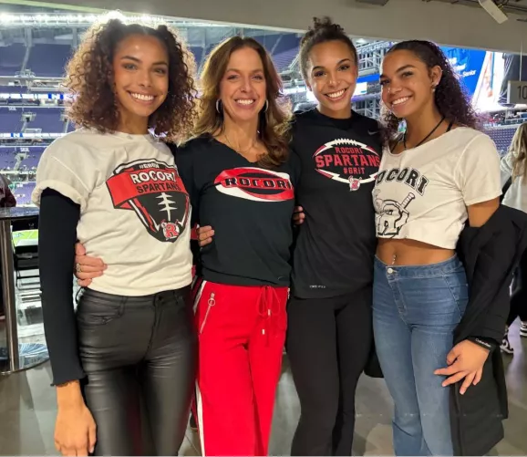 Rank In which order? Big sis (1), mom (2), middle sis (3), lil sis (4)? by Enough-Lobster-4795