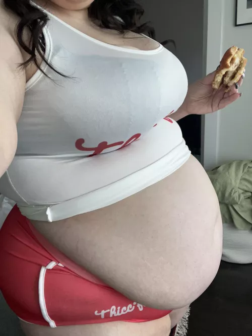 Stuffed my belly till it hurt by freyafeist