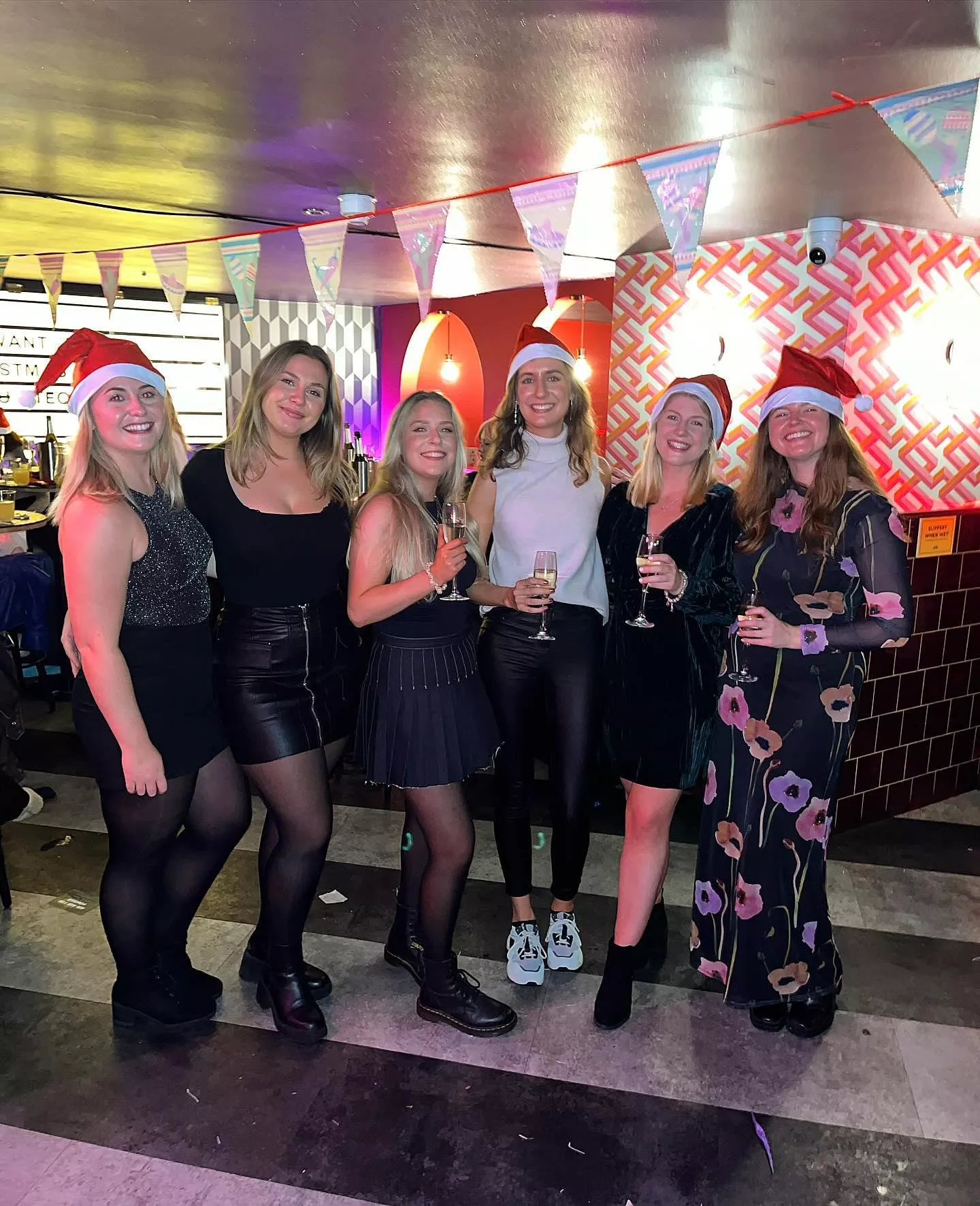 Who [6] posted by HollyAirItsRain