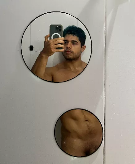Worship this sweaty, post-gym body?😏 posted by Yolanda_Ramirez