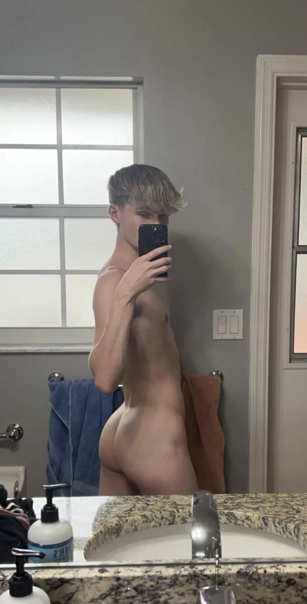 Am I your type? 🍑 posted by Expensive_Artist_402