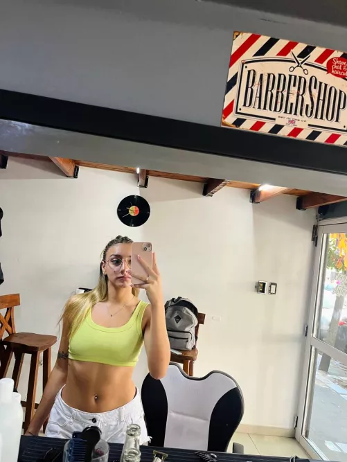 Are girls in crop top a turn on ? by HorsCokChooi