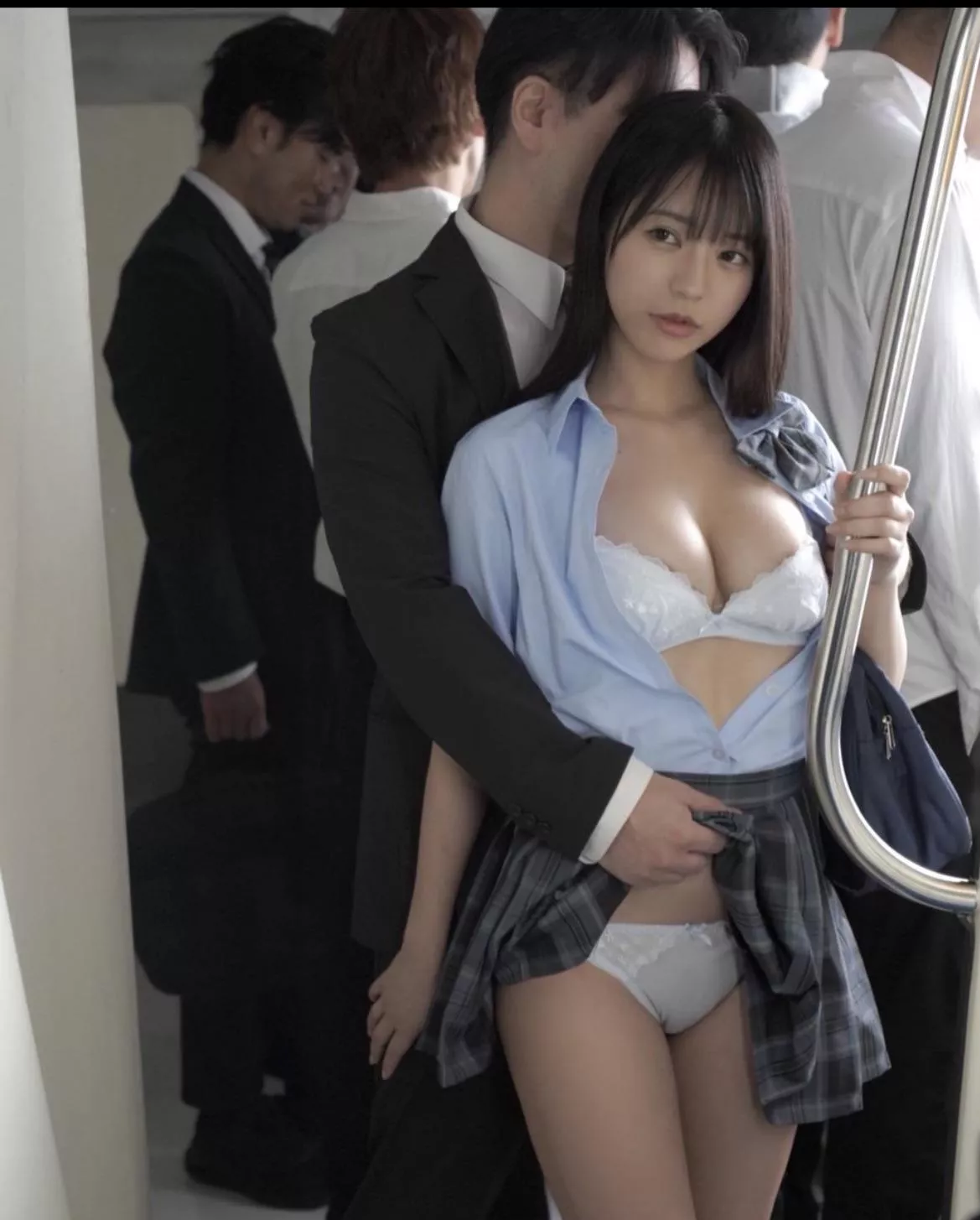 Can someone tell me the code or her name posted by Ut_r_ex