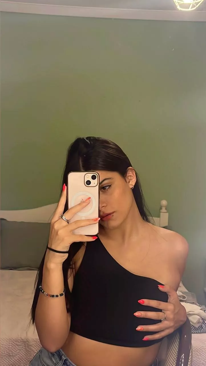 crop tops are comfyyyy posted by impudentTracing166