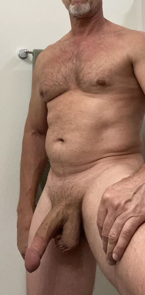 Daddy hanging [59] by Daddy59islooking