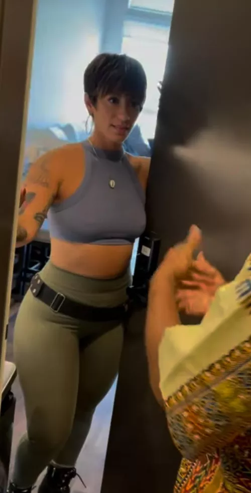 Does anyone know ger name?? I saw her in a yt short called 