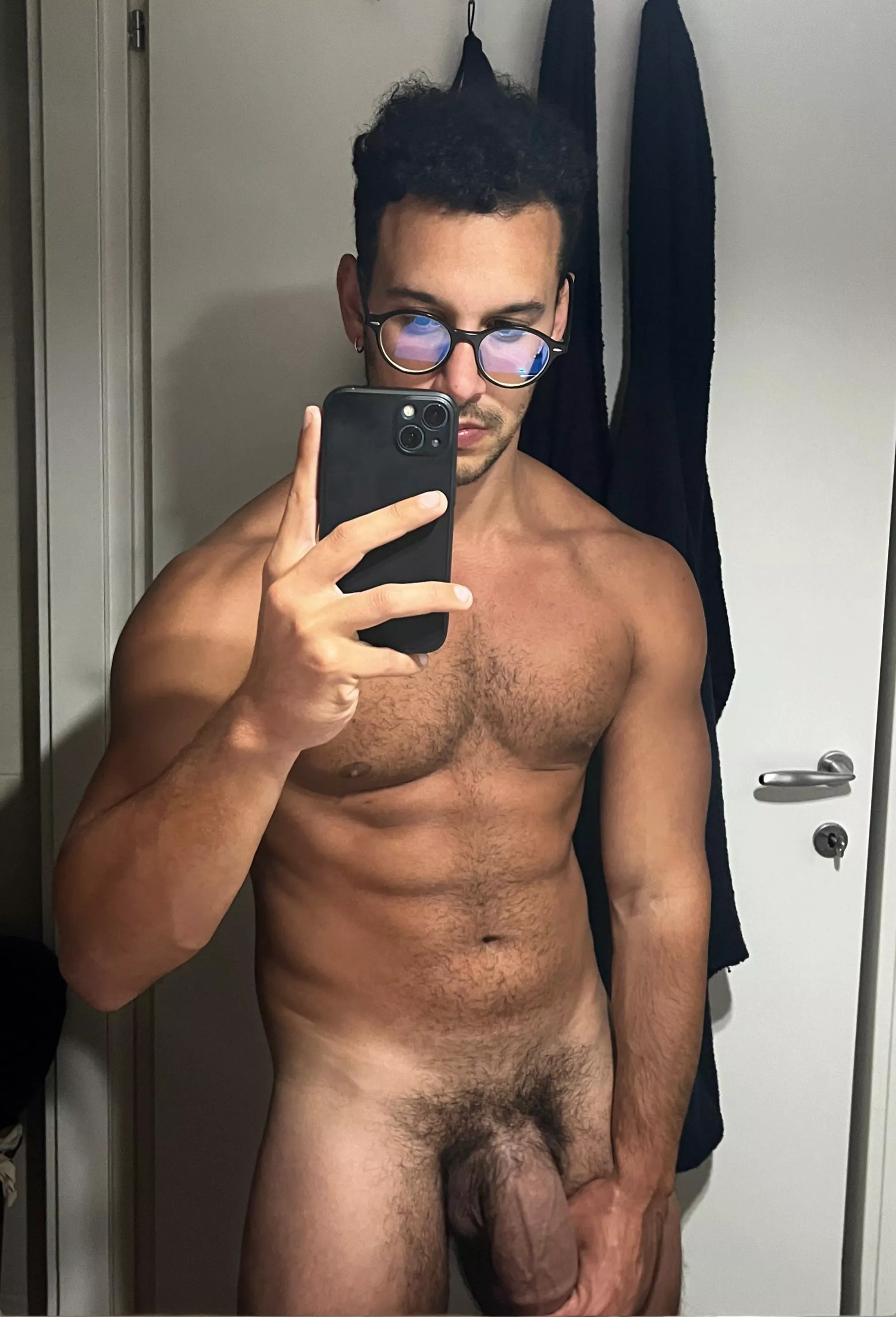 F*CK IT sending dick pics from my gallery to everyone who says hi [25] posted by Own-City-1936