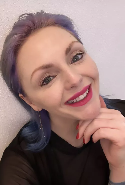 Happy smiley Thursday by theinkedsiren1