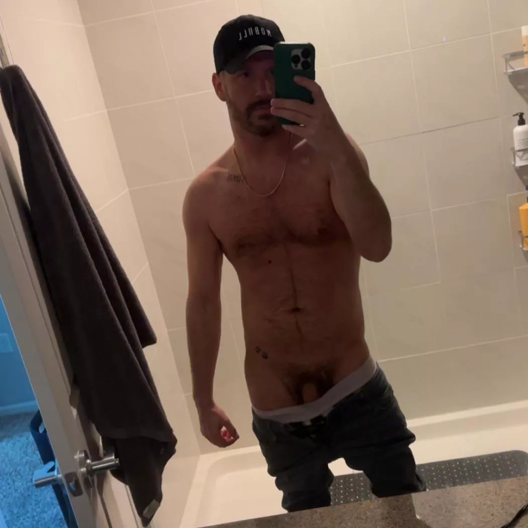 Haven't had 🍑 in 2 months...need to prowl [36] posted by MidwestMess87