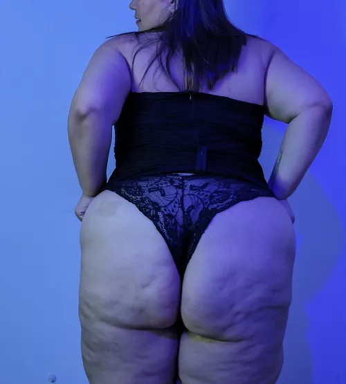 I have the perfect pillow for you tonight 🍑 by Zilizeta