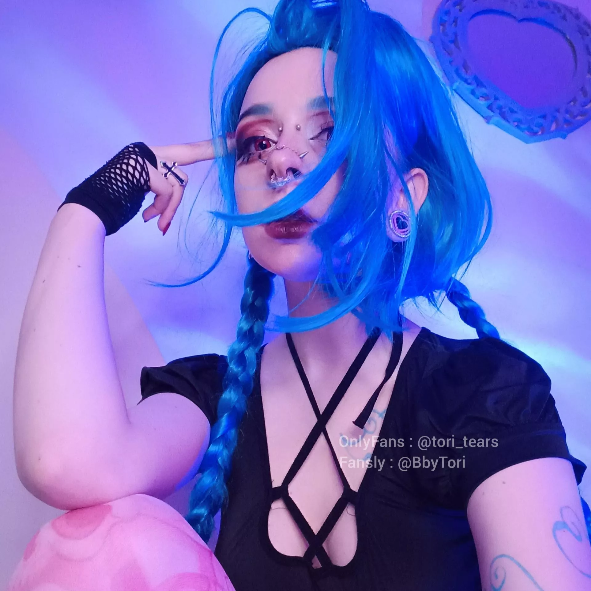 Jinx from League of Legends by BbyTori  posted by BbyTori_