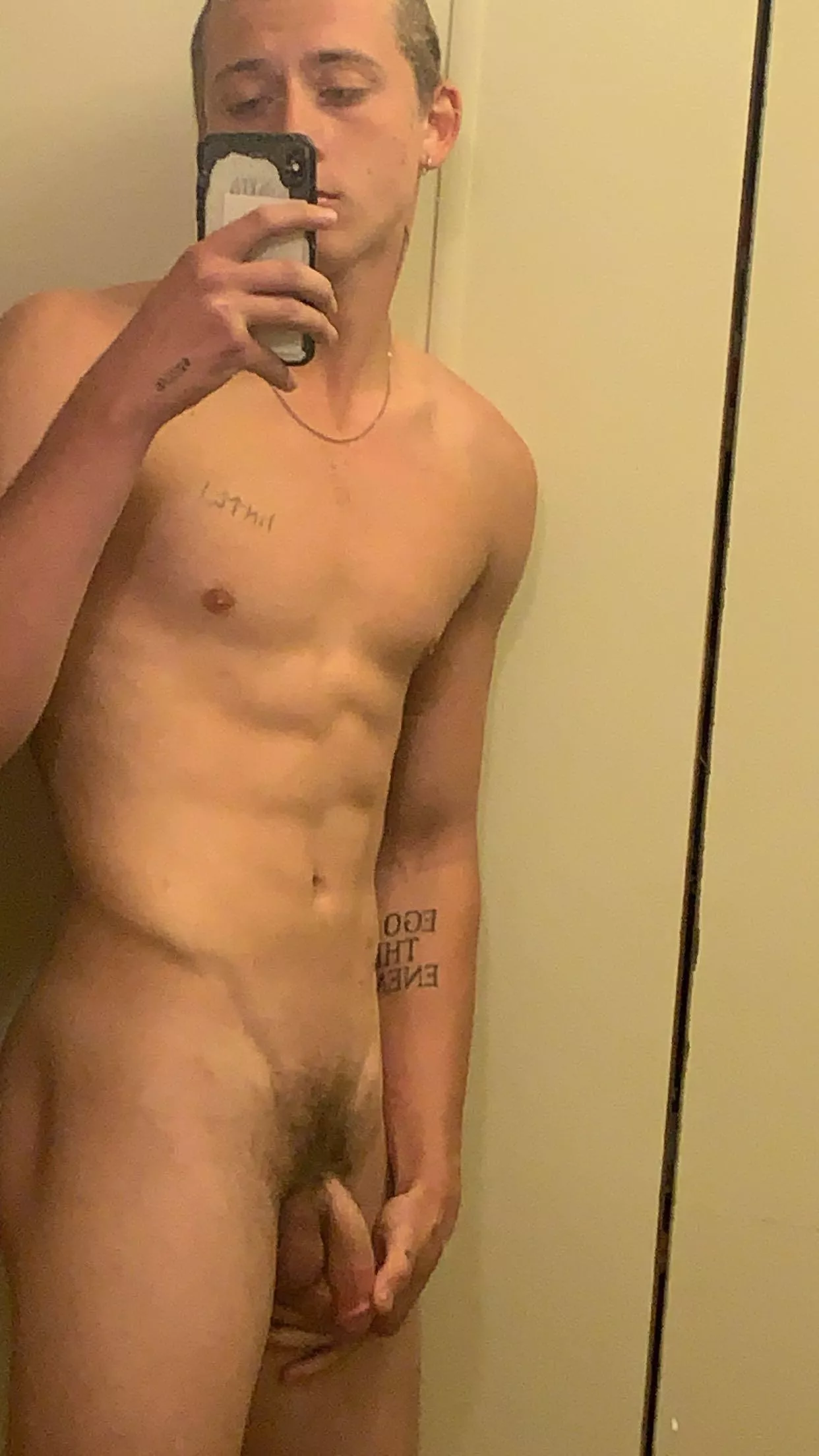 just turned 18 never sexted an older girl before posted by lookin4ladies43