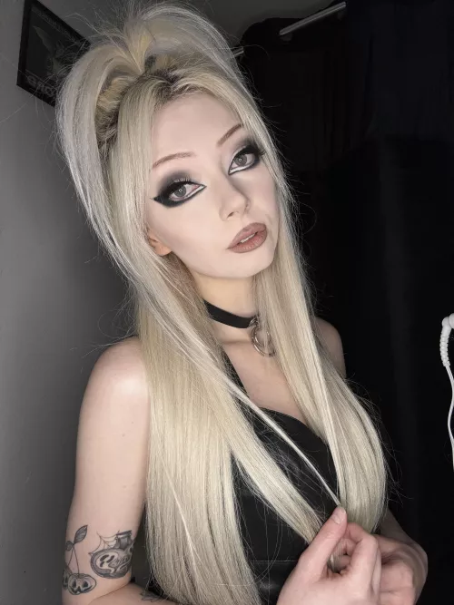 leather top and choker  by lucy_fairy__