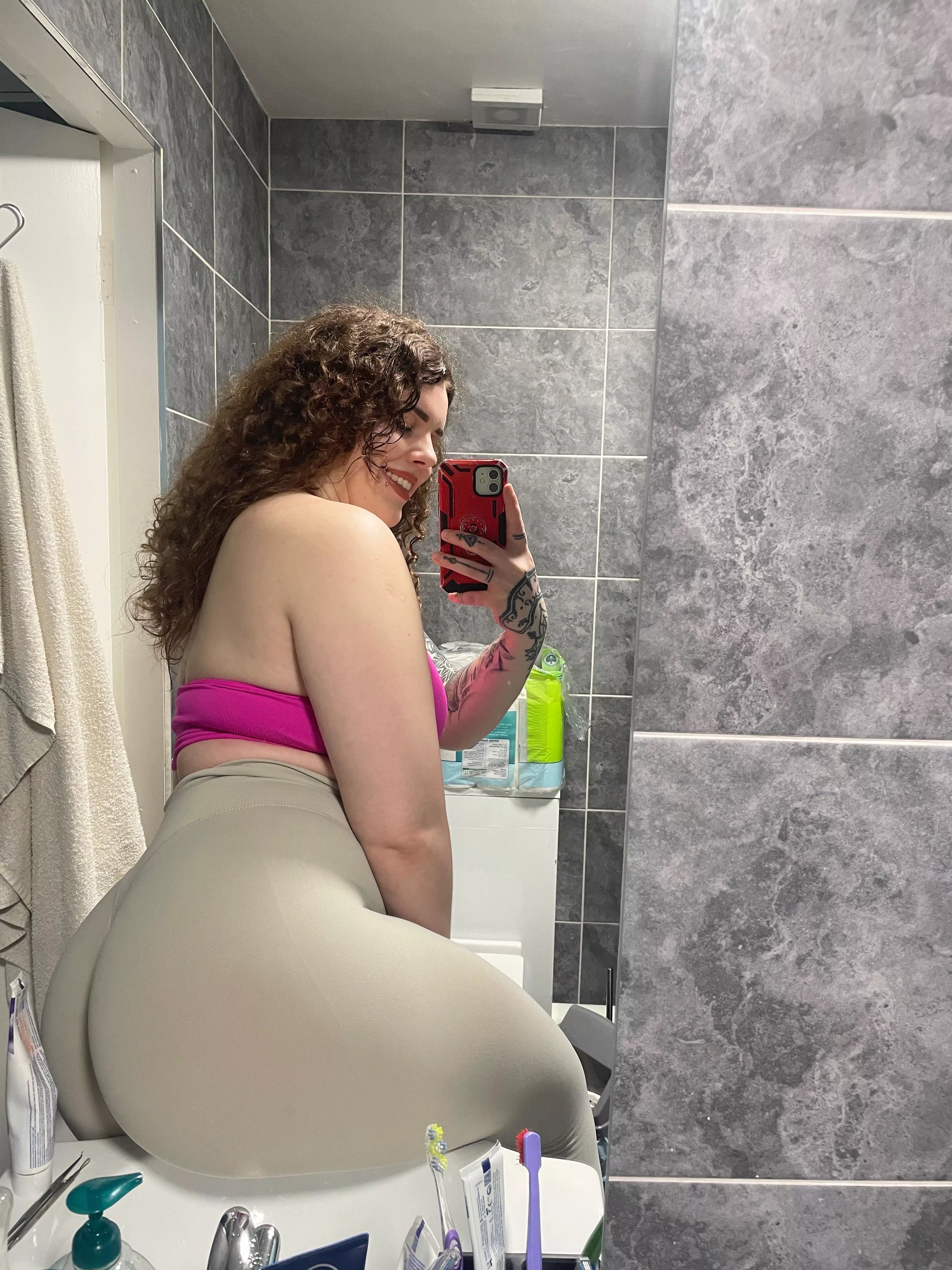 Lucky I didn't break the sink  posted by hiptqueen