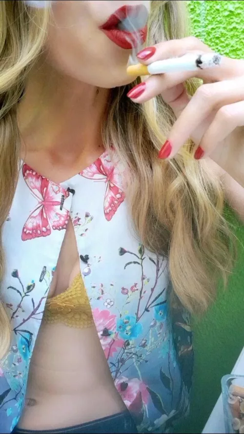 My red smokey lips 💋  by layla-blue-