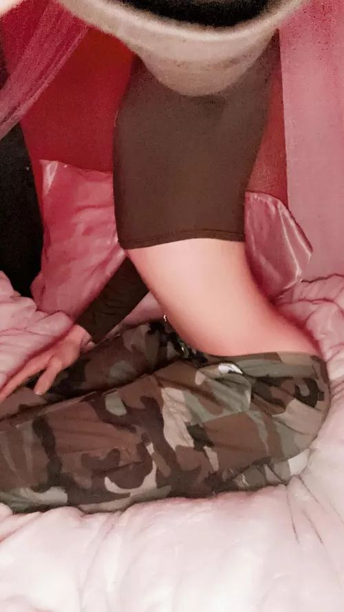 Need someone to grab on my waist from behind 😜 by Conner-spears