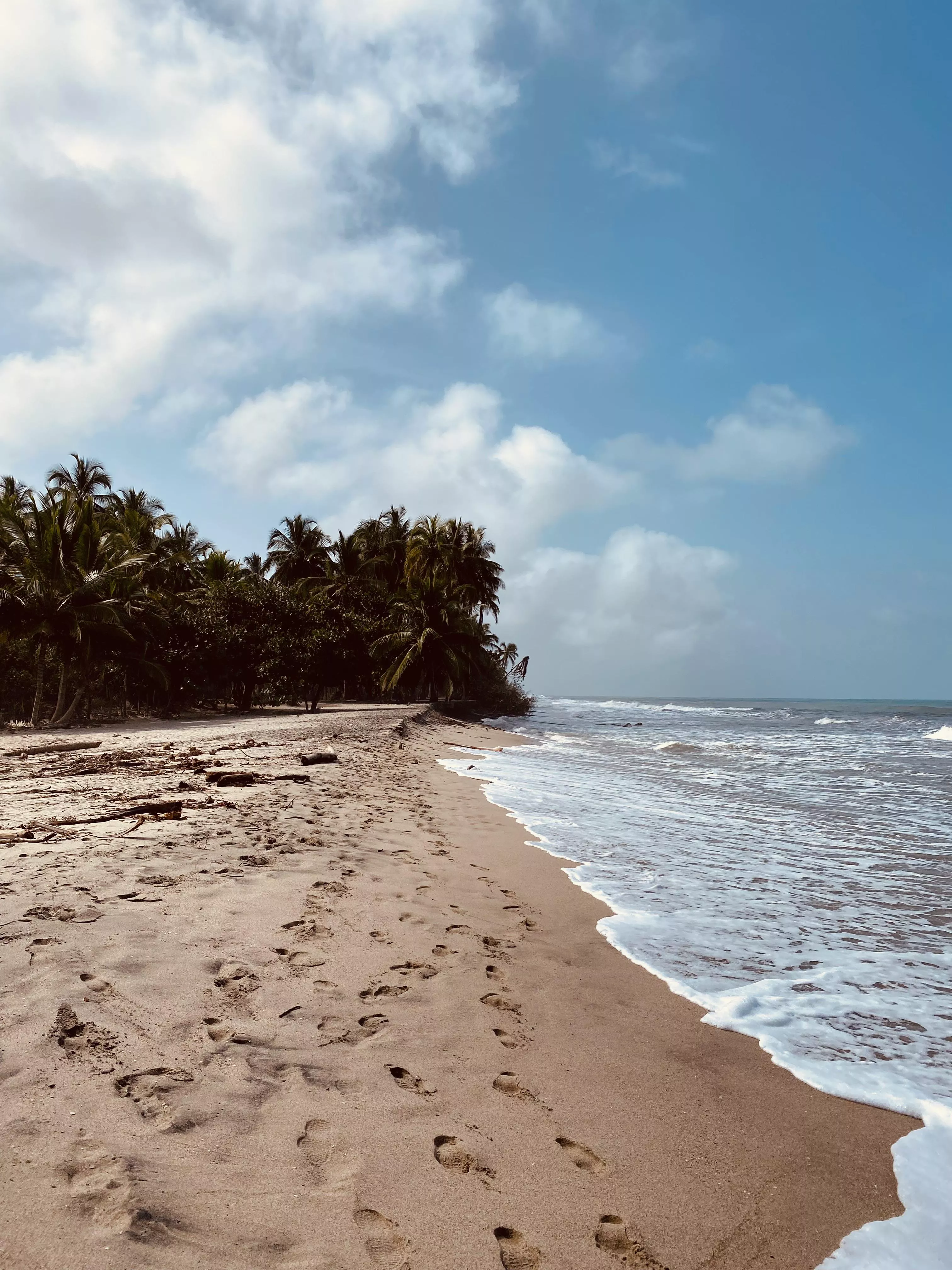 Nothing compares to a day at the beach.  posted by LannaBesot