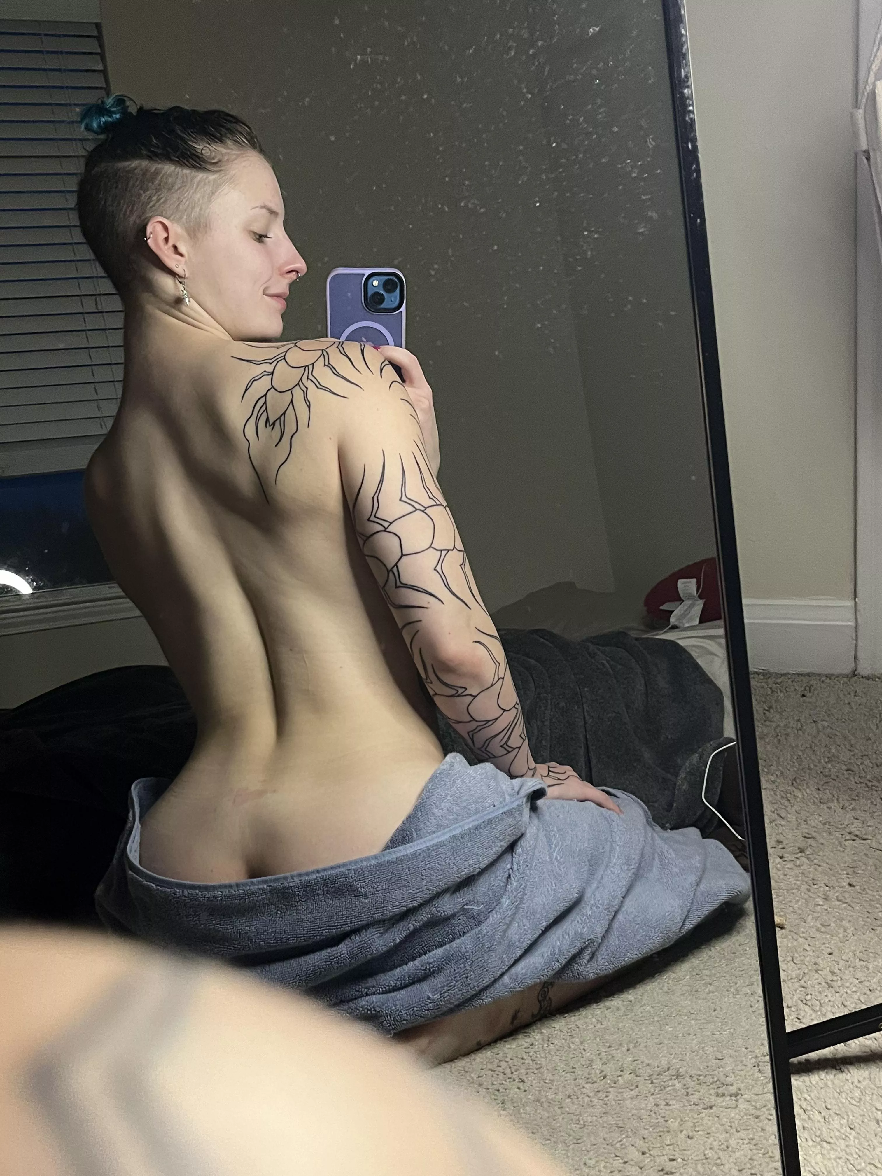 patiently waiting for someone who wants a big booty goth gf posted by cjellisss