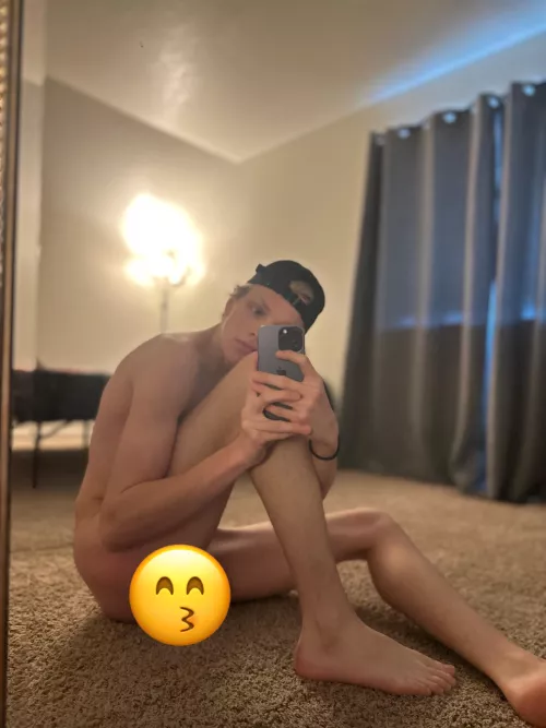 [18] i wish i wasn’t alone rn.. by blondeandhorned