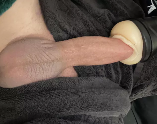 18 wanna watch me fuck my fleshlight? @hey77123 by hey3622