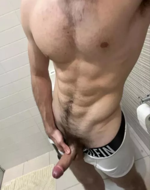23M fit guy looking for muscly & fit jocks, hairy + HMU: benladvi by j-timmy2020