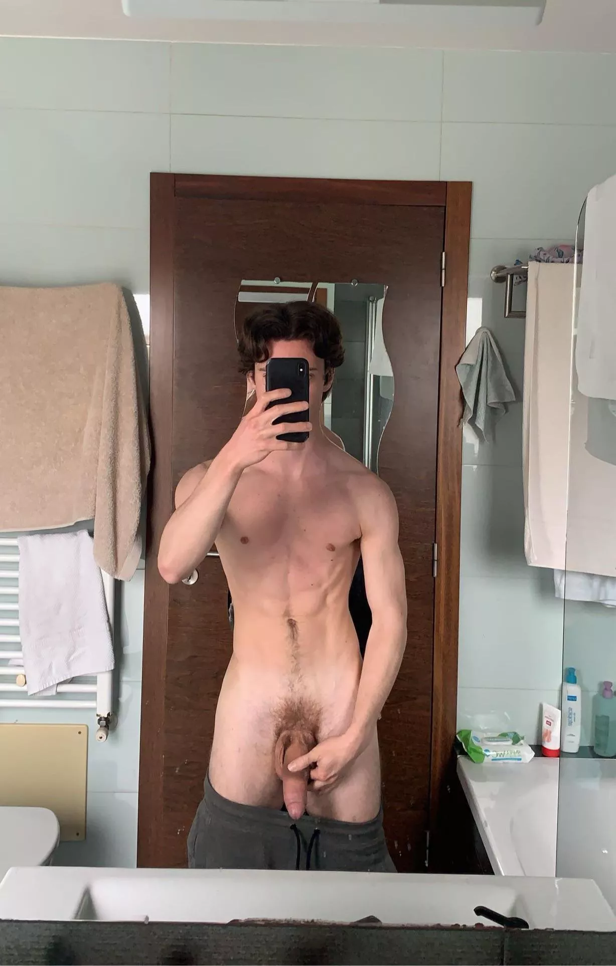 27 need fit younger guys to hmu…dm me with pics posted by john_mary96