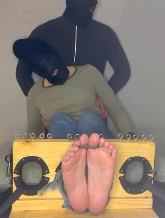 Anyone else panic like I do when the tickler goes behind you? posted by tickleandchill1