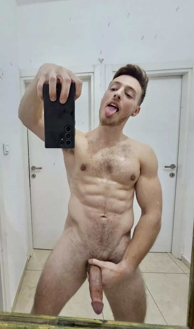 Anyone here like fit college studs? posted by Emergency_Tax_5187