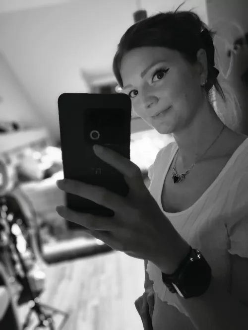 B&W pictures always have this classyness over then🖤🤍 by Ginger-Pumpkin