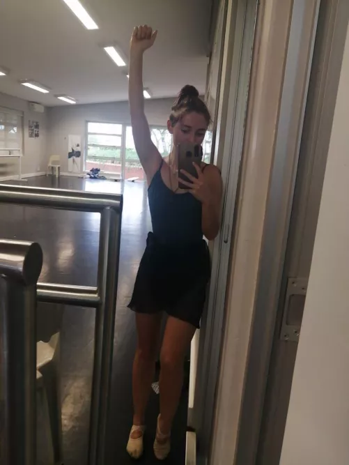 Embracing my cute armpit with a giggle. [18F] by vibeslover