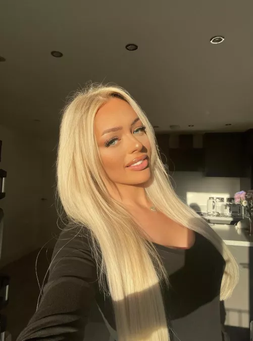 feeling myself  by Skye1xx