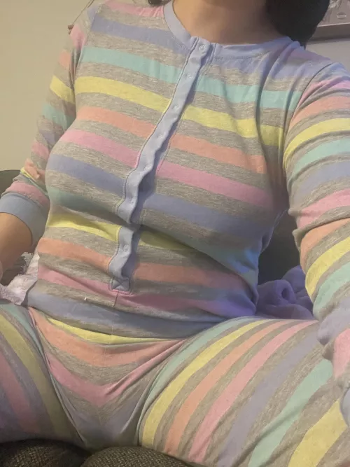 Feeling snuggly tonight by CrimsonAndCherry