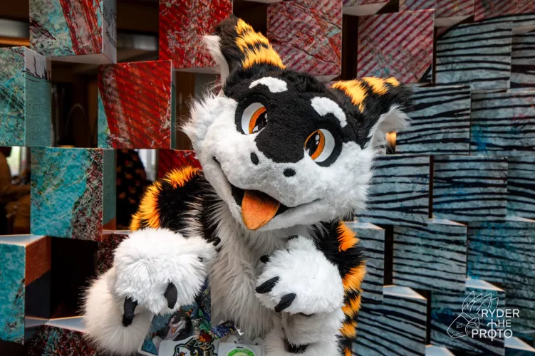 Happy Fursuit Friday!! Hope you have a great weekend!! :> by SilySox