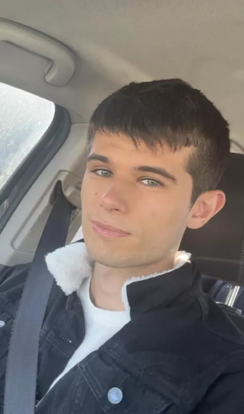 Haven’t posted in forever 👋 by colawesomegi