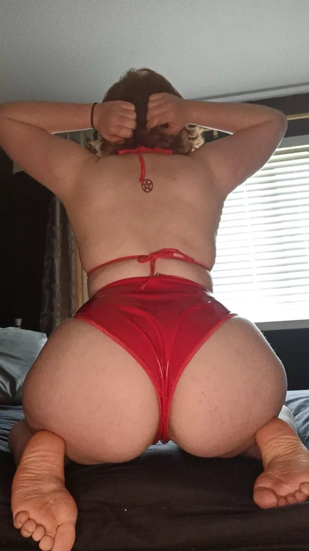 Im only 4'11 but have this ass, is it too big? posted by LuckyDarla