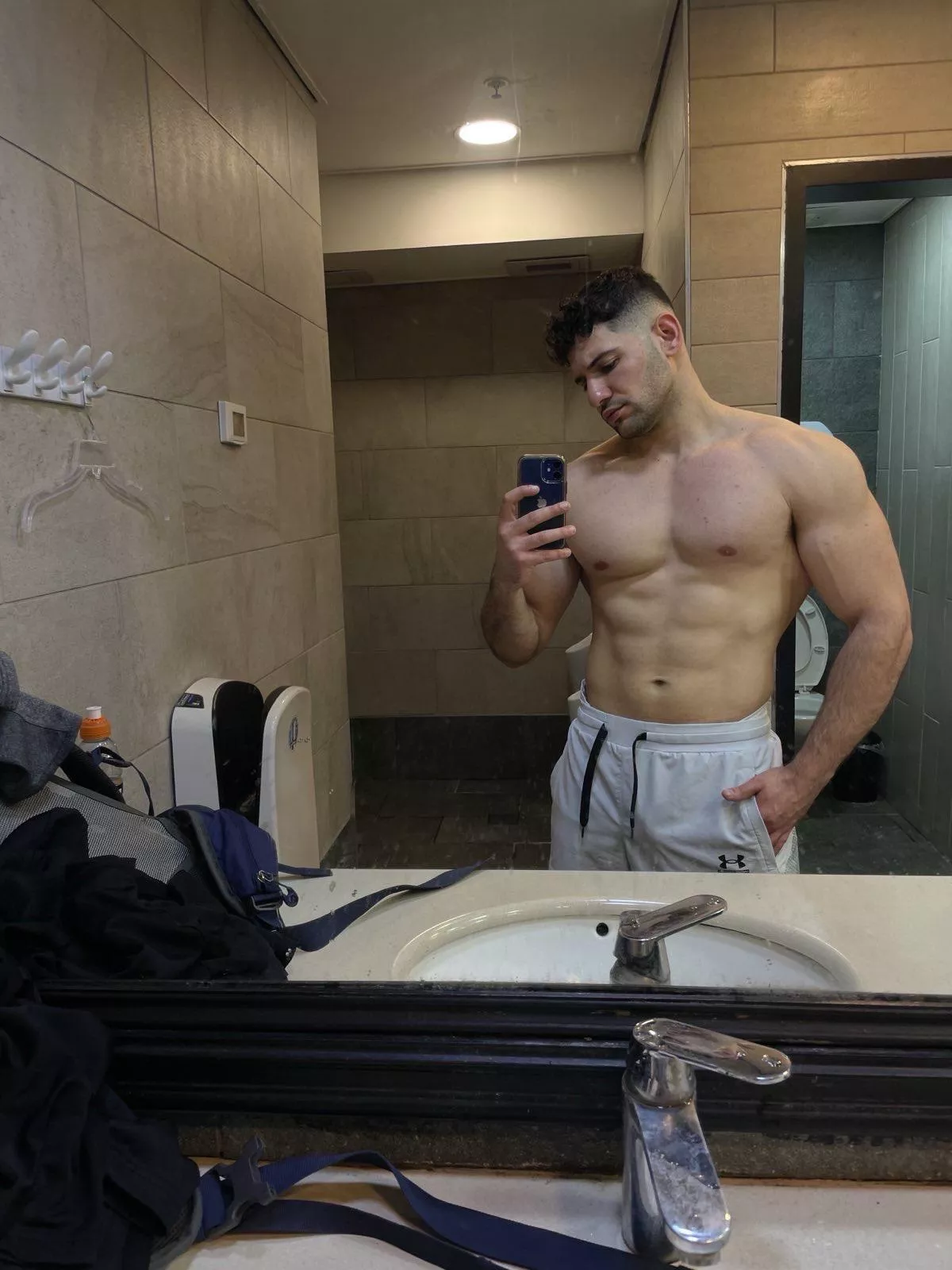 Im structured like a greek god but with big 🍆 posted by TheKingDavid_