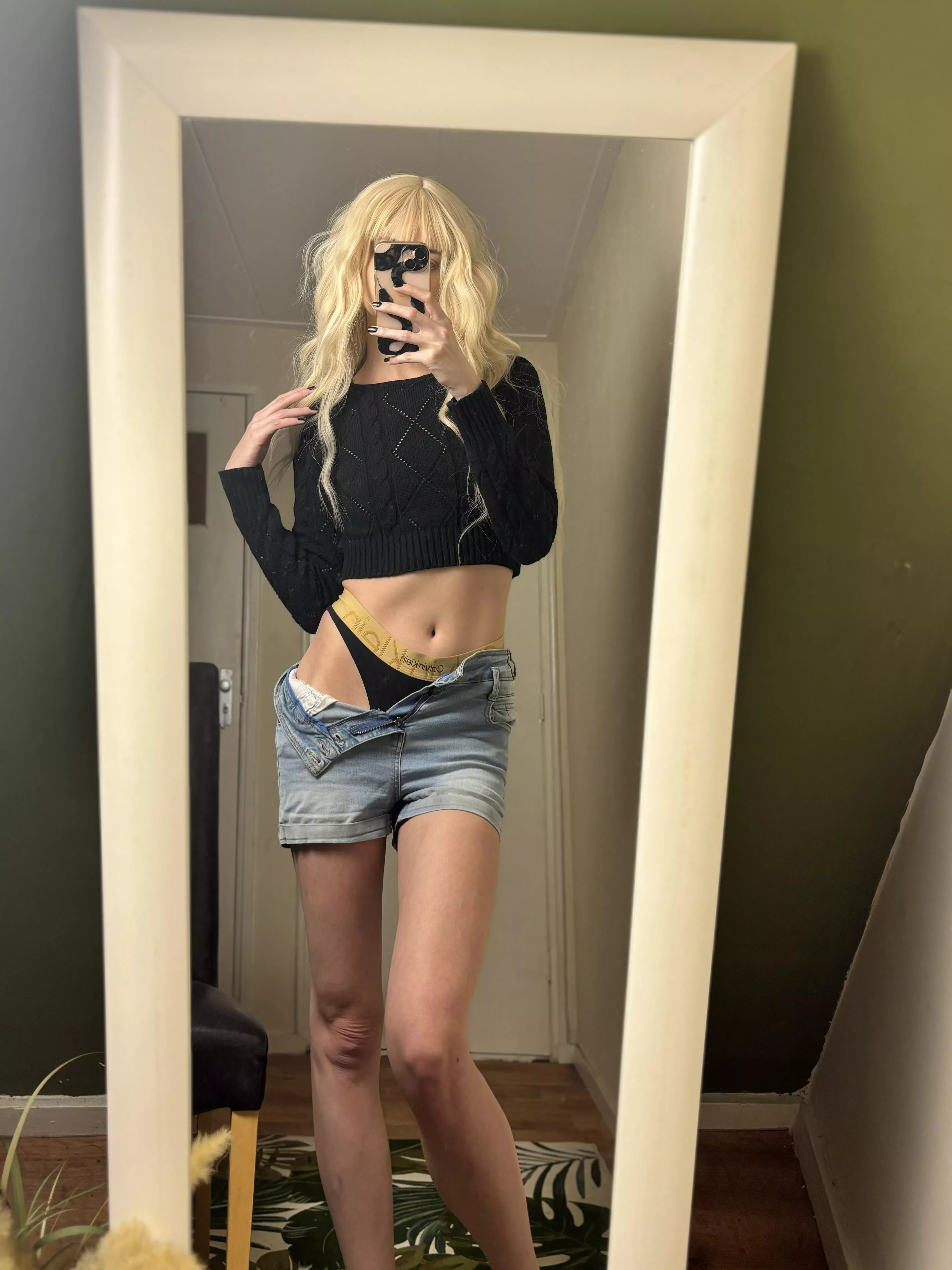 Just a glimpse…  posted by LanaPeaches__