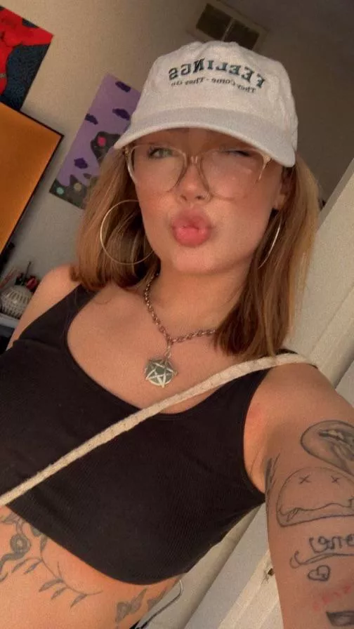 Kisses for the weekend  posted by Yourluckycharm03