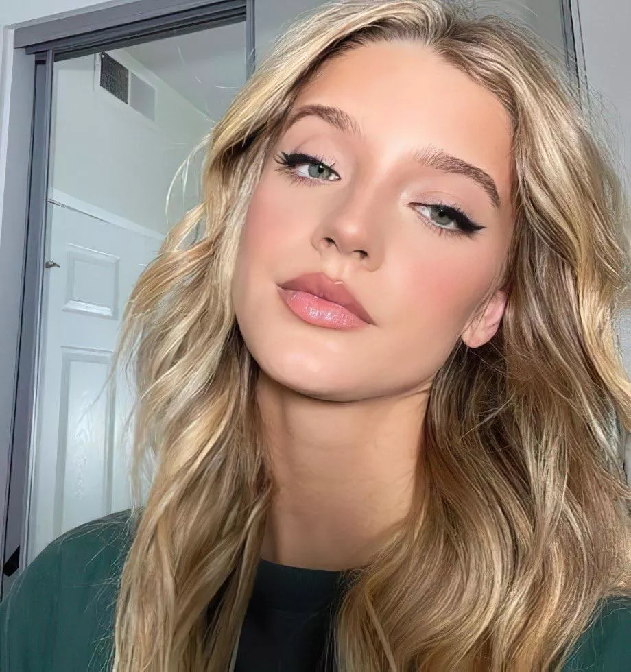 Marie Tomas posted by cashmere1977_v3