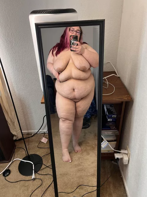 Mirror selfie by mikaylamoni