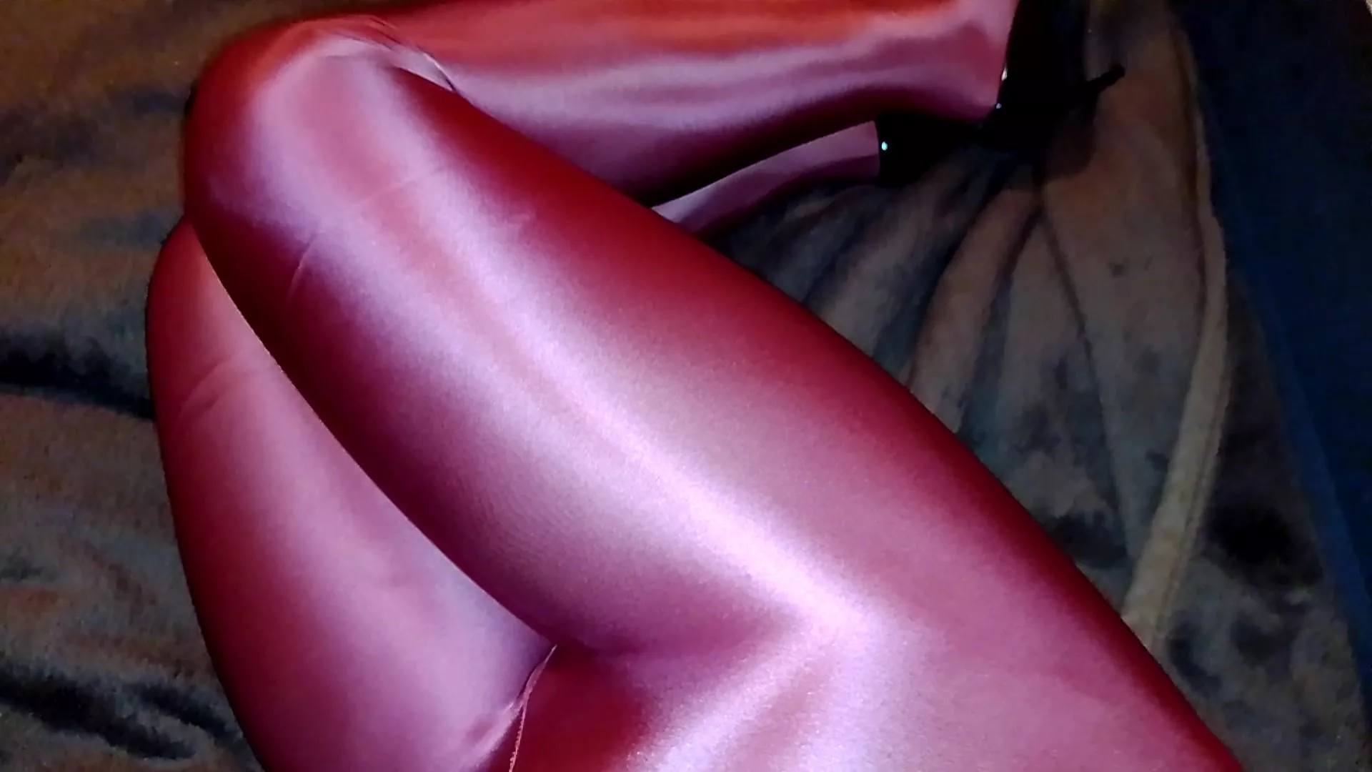 Nice shiny tights ✨ posted by SympathyBig4207