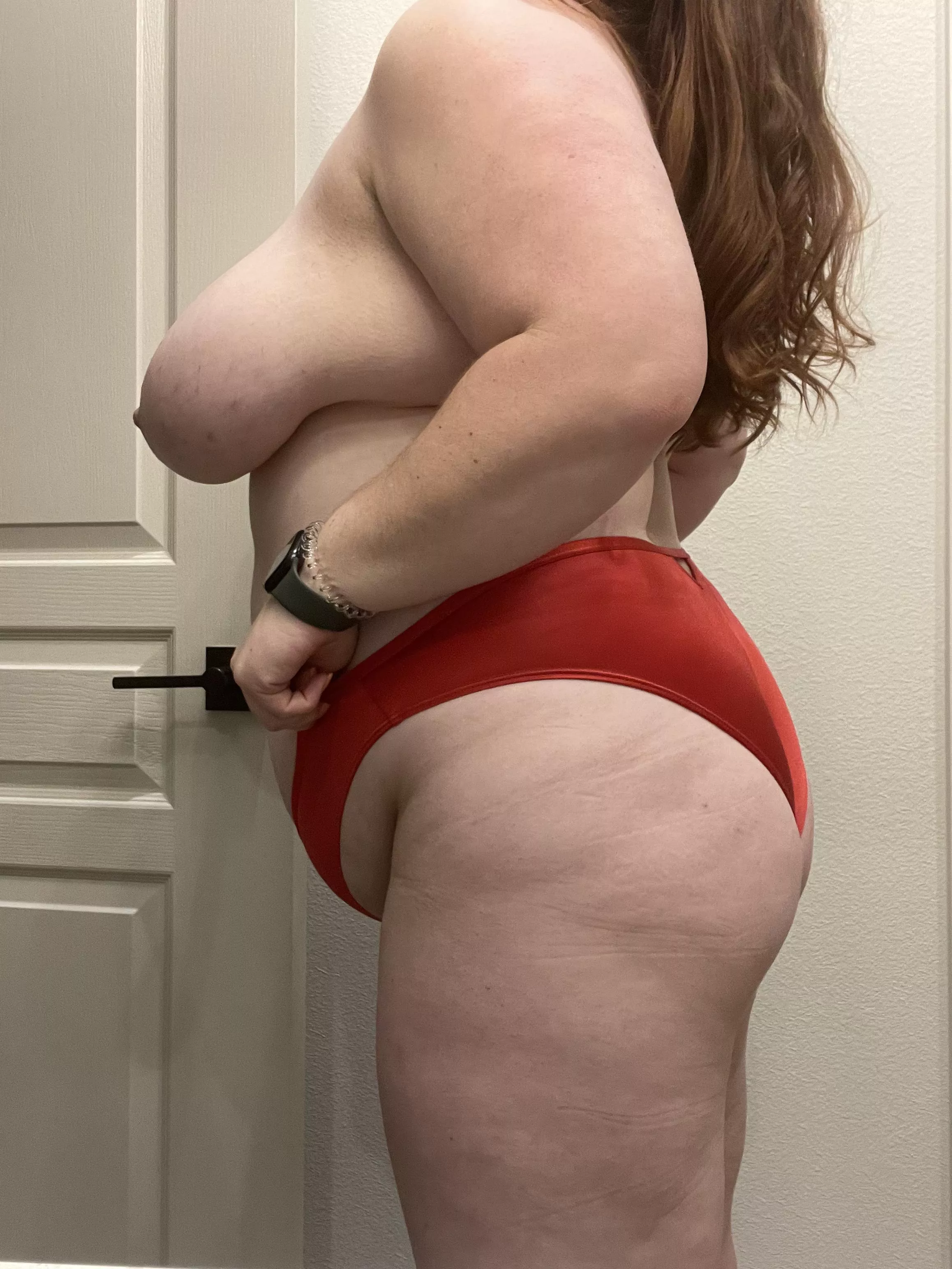 Nothin' like stripping down after a long week of work ❤️💋 posted by TexasBBWxoxo