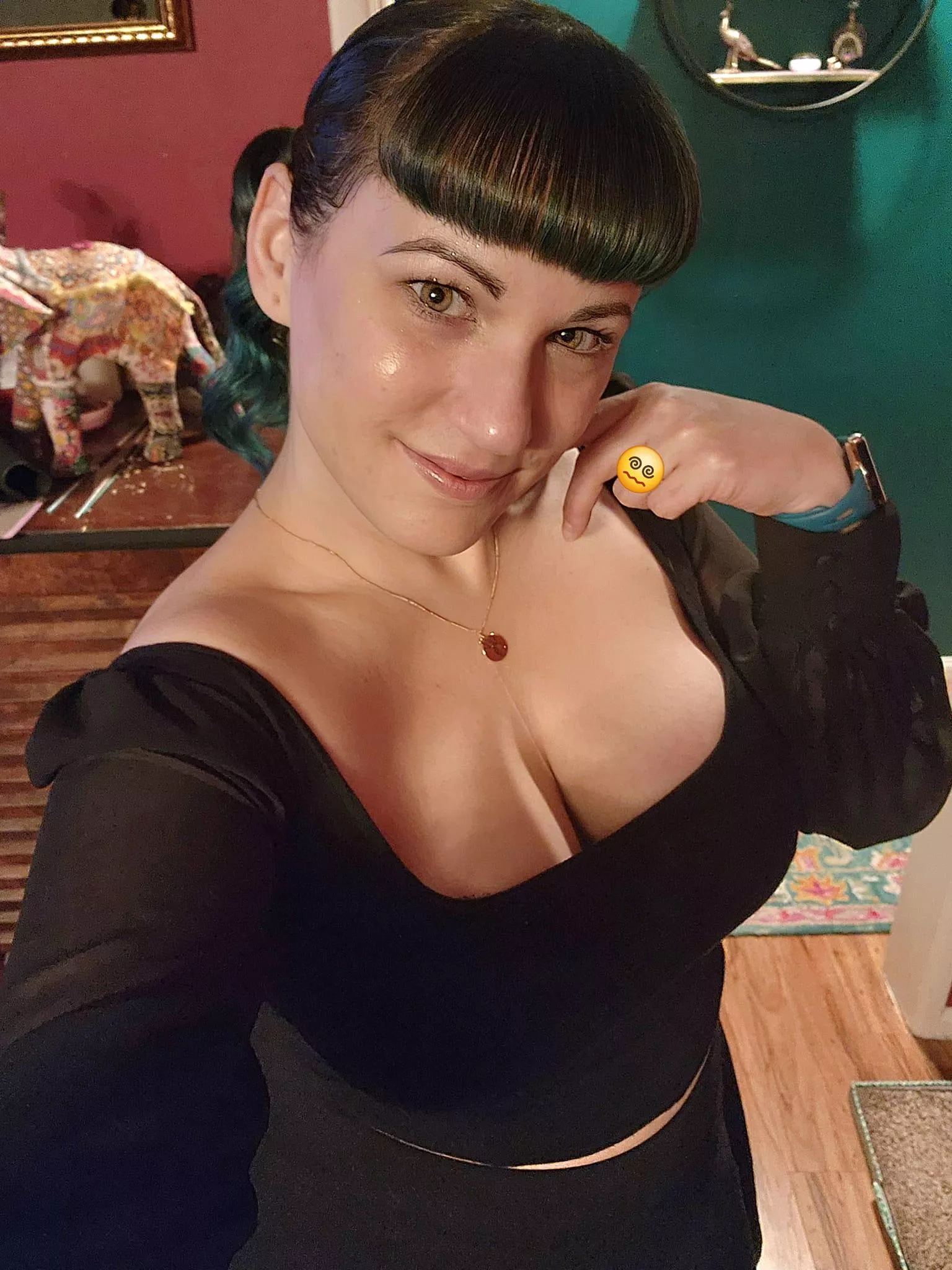 [OC] Is my pin-up style classy? posted by kinkycalfriends