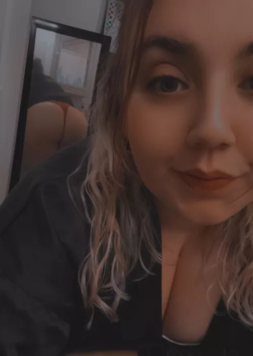 Oh Hi 👋🏼 by RealynnBBW