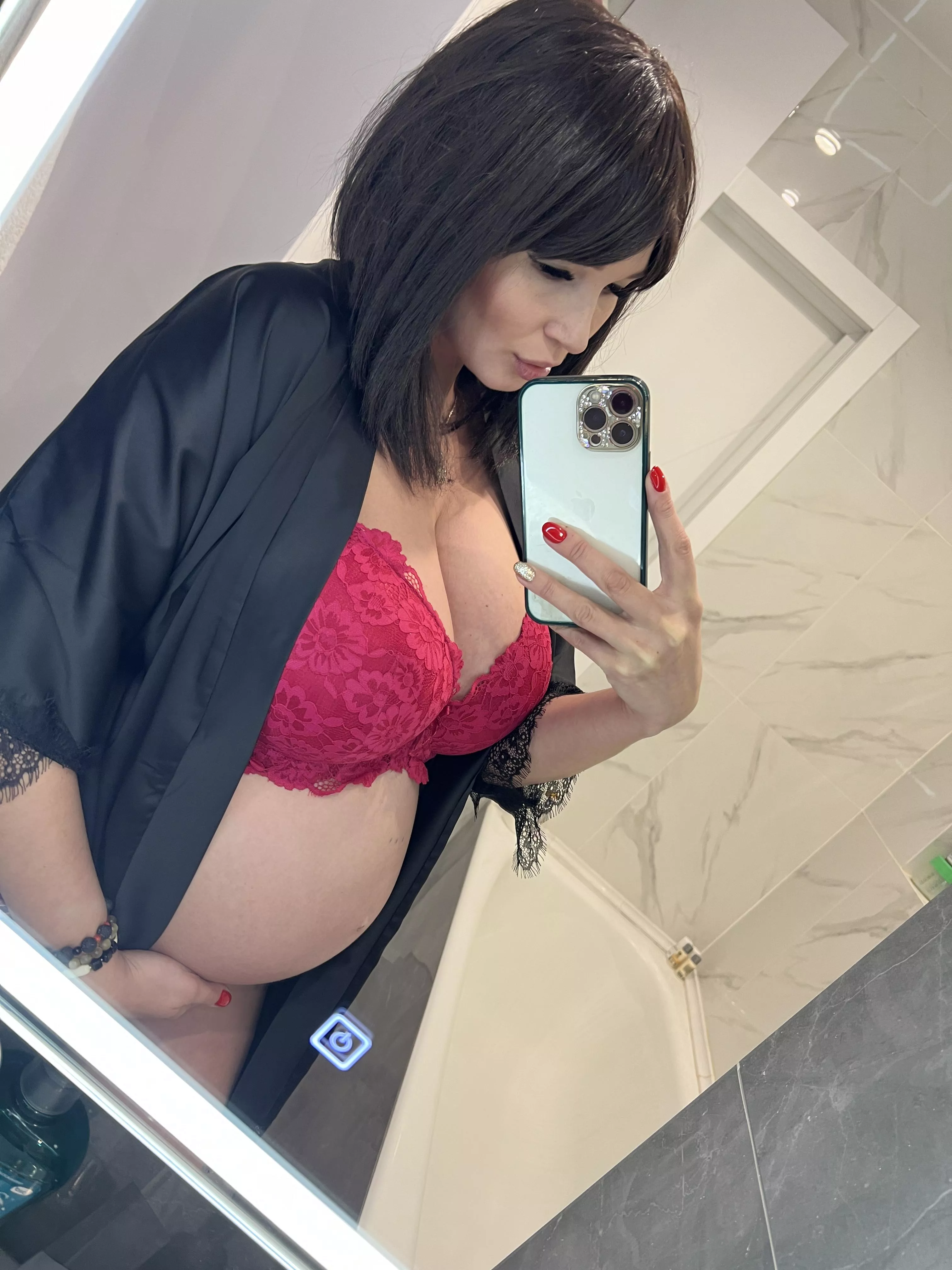 Pregnancy makes me feel beautiful posted by amokline809