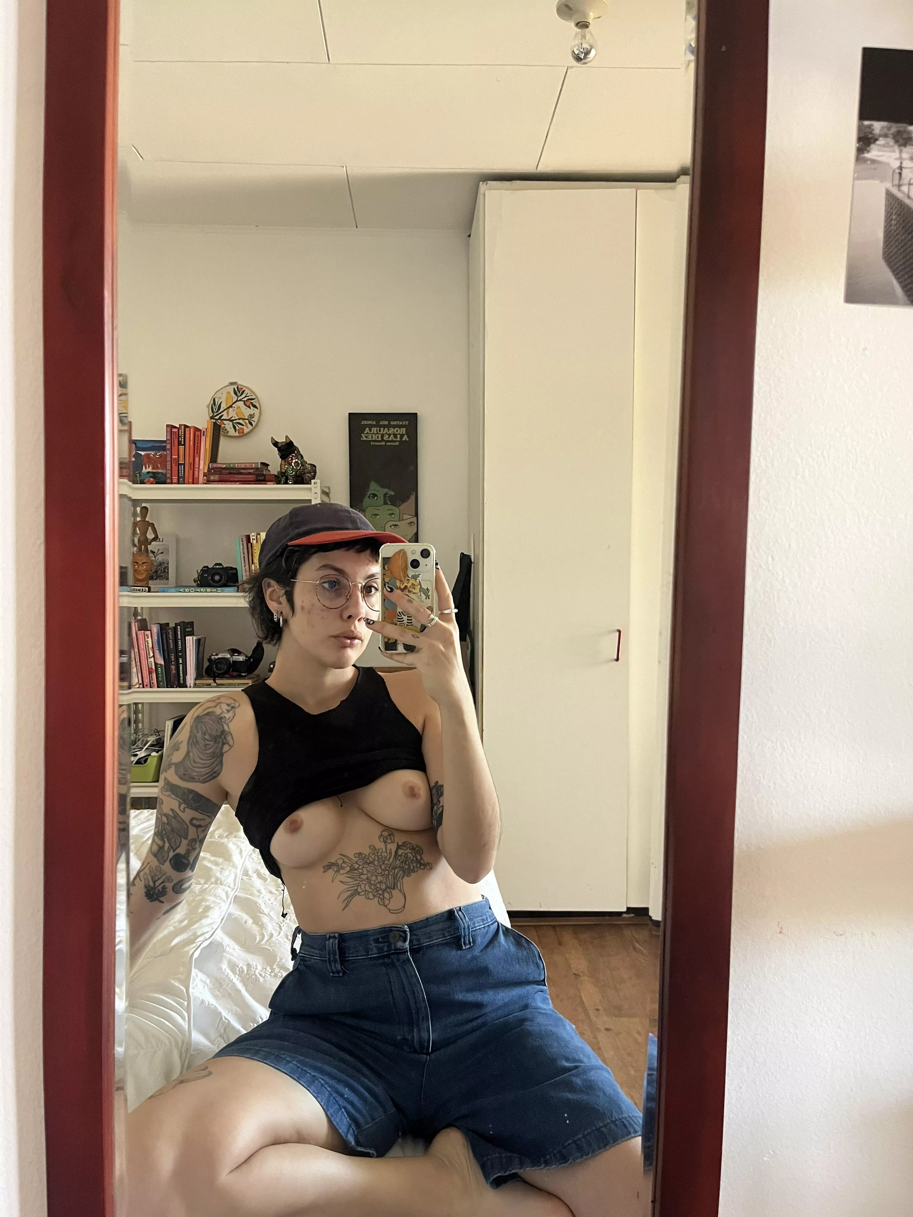 the feminine urge to transition into a boi posted by hellosofi